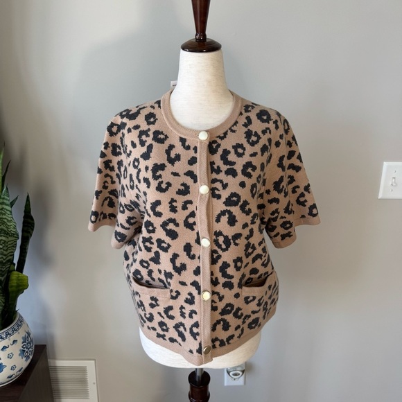 NWT! Abercrombie & Fitch Leopard LuxeLoft Short-Sleeve Cardigan - Color: LEOPARD - Picture 4 of 8